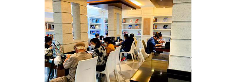 ผู้สูงวัยระหว่างการตอบแบบสอบถาม